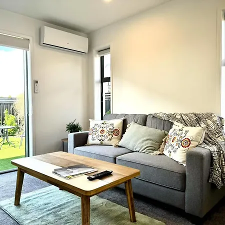 2Brd 2Bth Riccarton Townhouse Free Car Park Villa